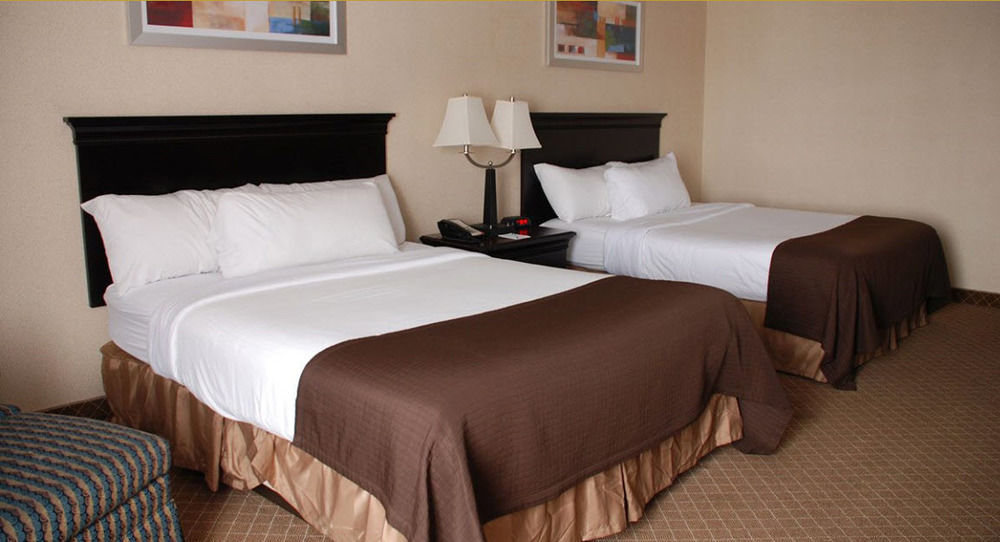 The Plaza Hotel & Suites 위노나 외부 사진