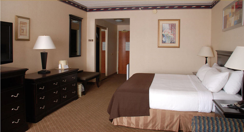 The Plaza Hotel & Suites 위노나 외부 사진
