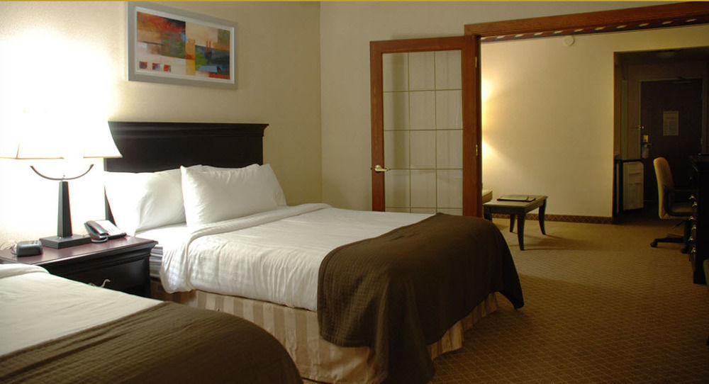 The Plaza Hotel & Suites 위노나 외부 사진