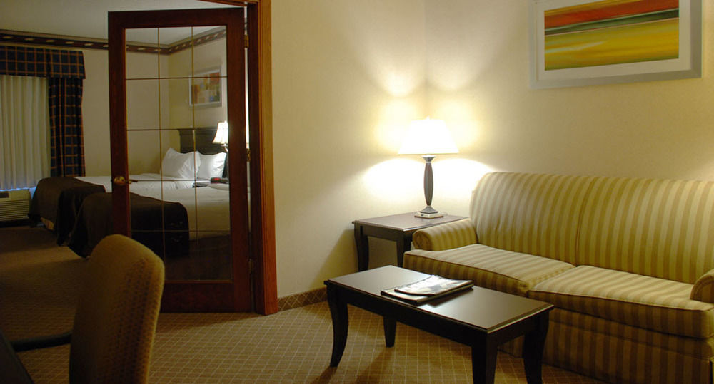 The Plaza Hotel & Suites 위노나 외부 사진