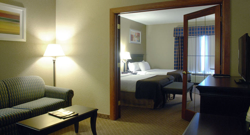 The Plaza Hotel & Suites 위노나 외부 사진