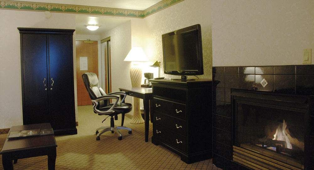 The Plaza Hotel & Suites 위노나 외부 사진