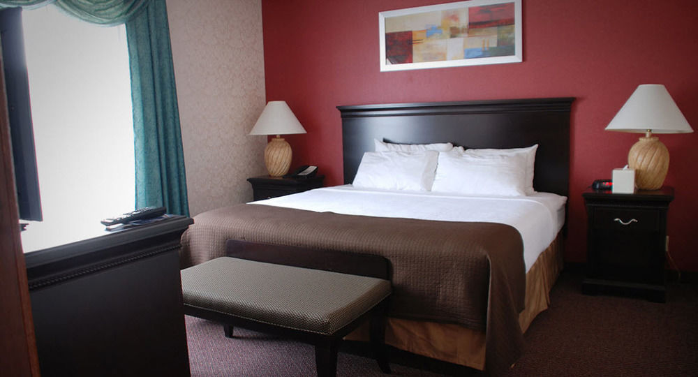 The Plaza Hotel & Suites 위노나 외부 사진