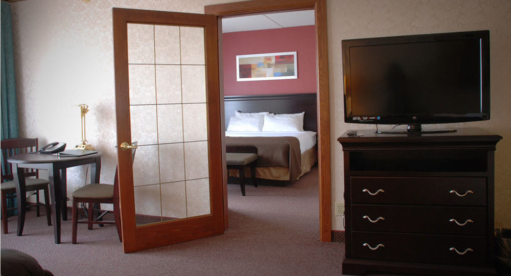 The Plaza Hotel & Suites 위노나 외부 사진